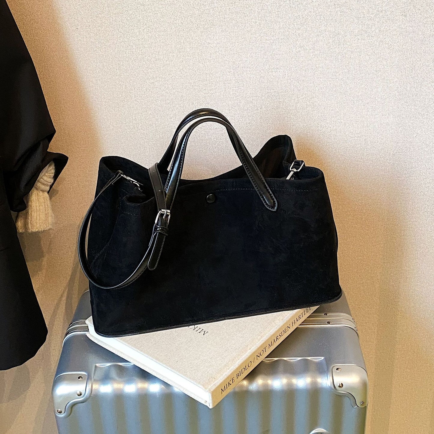 The Wafa - Suede Retro Crossbody